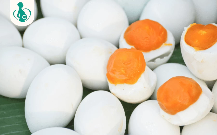 Bà bầu ăn trứng muối được không