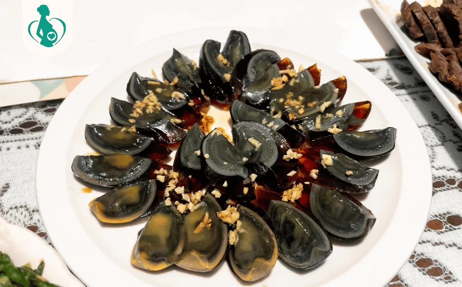 Bầu 3 tháng đầu ăn trứng bắc thảo được không