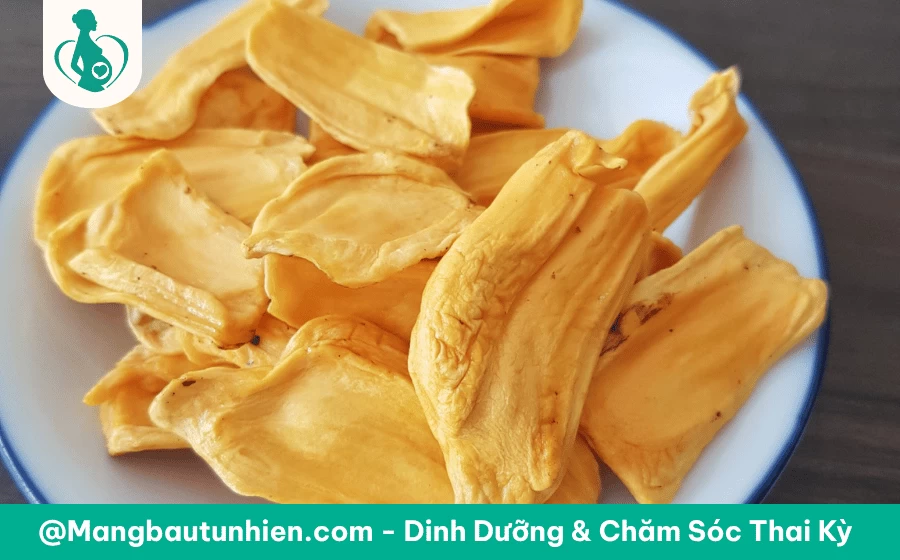 Bầu 3 tháng đầu ăn mít sấy được không